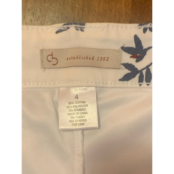 Cato Mini Skirt 4 White with Blue Floral Pockets - Picture 2 of 7